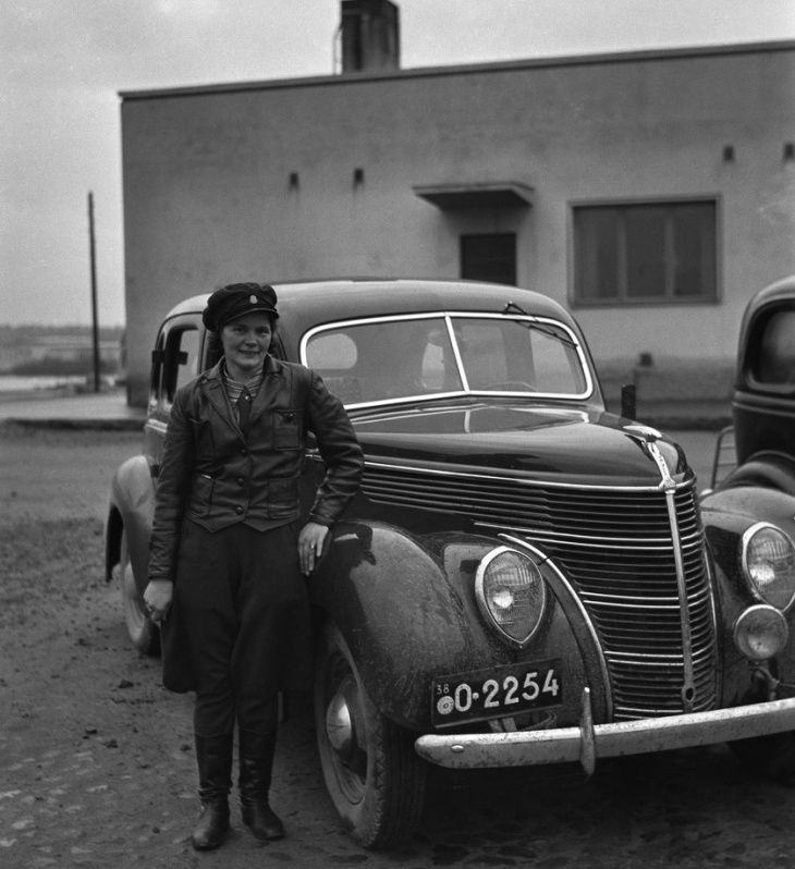 päivän taksiauto: rouva heikkilä ja ford standard 1938