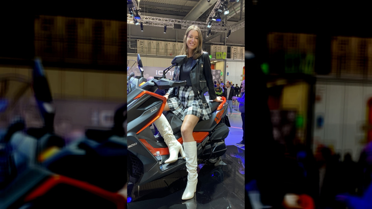 kauneimmat tytöt eicma-moottoripyöränäyttelyssä 2022