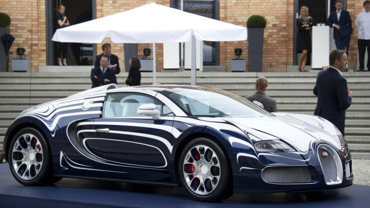 bugatti veyron: kuvia nopeasta autosta