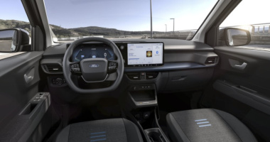 Fordin viisipaikkainen täyssähköinen uusi tila-auto E-Tourneo Courier julkistettiin