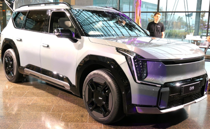 android, nyt sitä sitten saa — kian ev9-sähköjärkäle on korealaisen autoteollisuuden voimannäyte