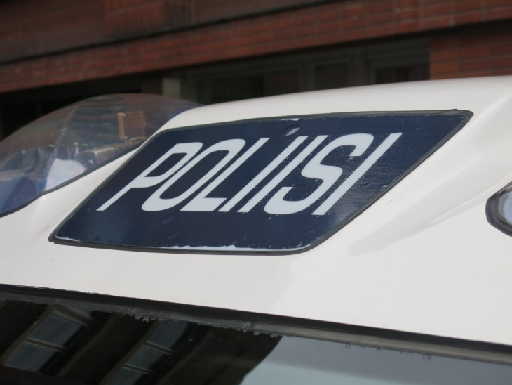 poliisi huomasi kortittoman kuljettajan — turvatarkastuksessa paljastui kaksi ladattua käsiasetta!